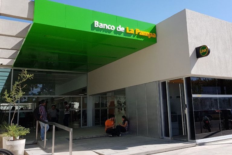 General Pico: Un efectivo policial auxilió a un nene de 3 años que golpeó su cabeza y convulsionaba