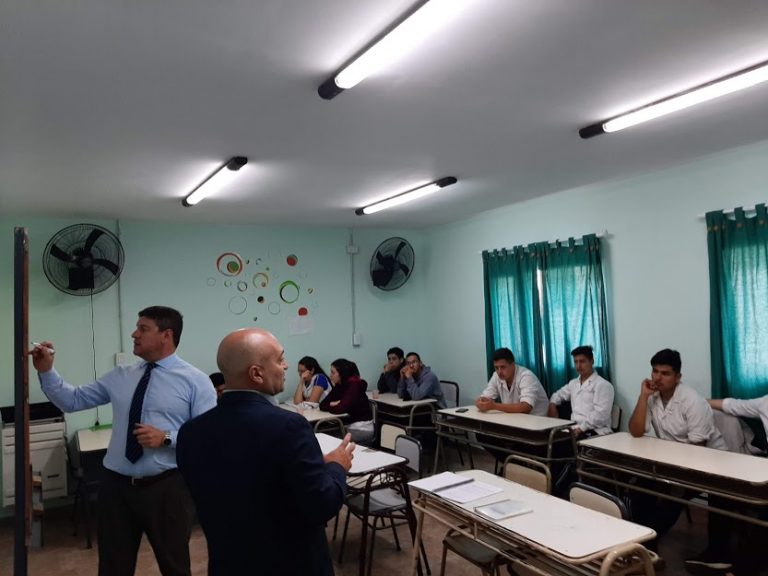 Funcionarios judiciales visitaron el colegio secundario rural de Speluzzi
