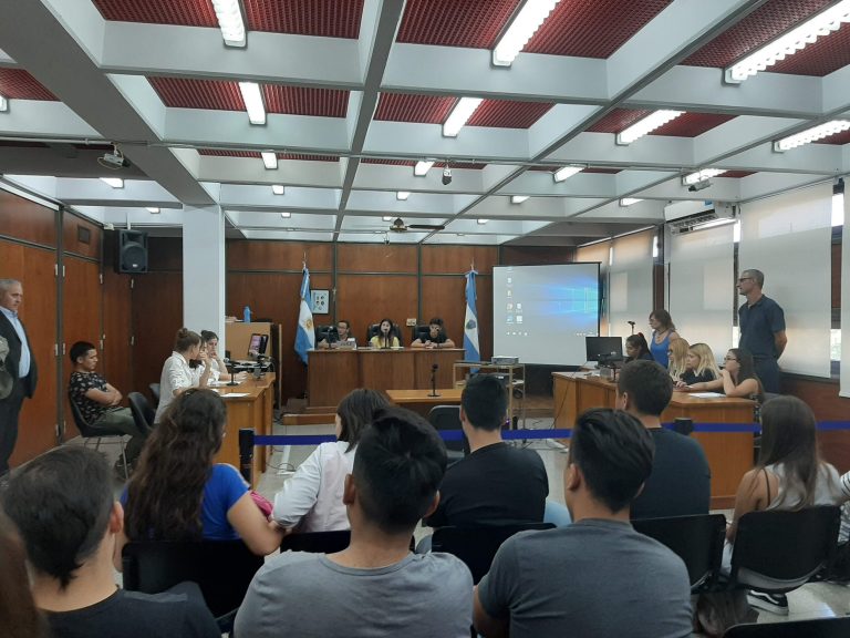 El programa “Educación+Justicia” enriquece a los funcionarios que participan porque tienen las miradas de los jóvenes sobre la justicia