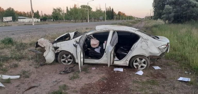 Grave vuelco en 25 de Mayo: Una mujer fue despedida del auto y la trasladaron urgente al nosocomio de la localidad