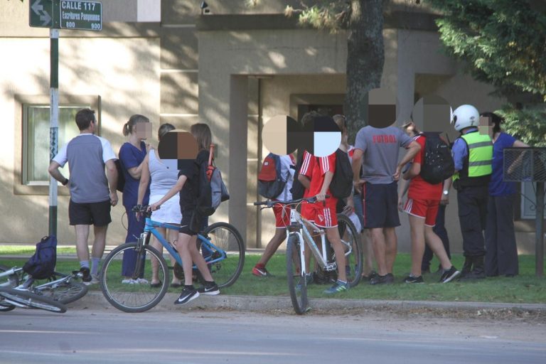 Grave y violento hecho: amenazan y golpean a menores a plena luz del día
