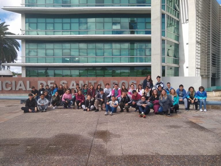 Dos colegios de General Pico visitaron el Centro Judicial de Santa Rosa