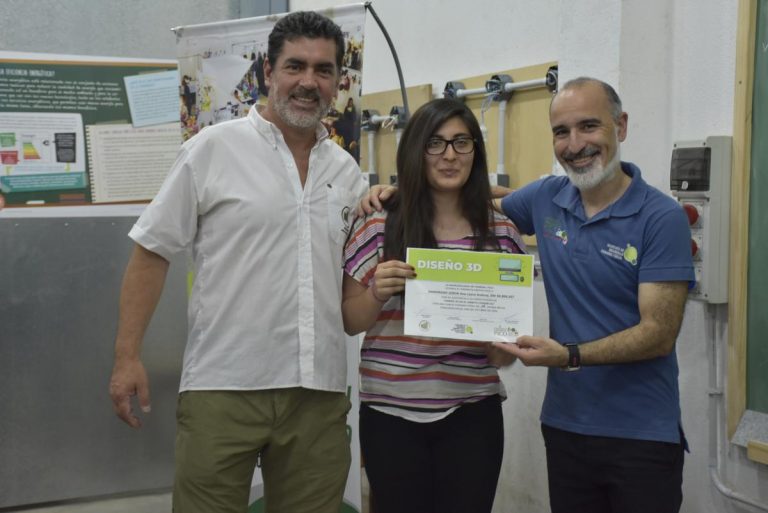 Entregan certificados a nuevos egresados en capacitaciones laborales
