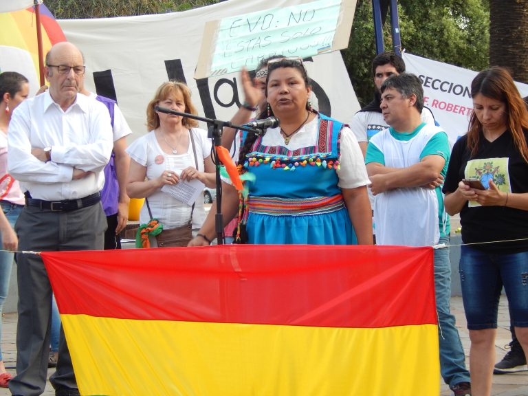 Organizaciones sociales y políticas se convocaron en la Plaza San Martín para repudiar el golpe de Estado en Bolivia