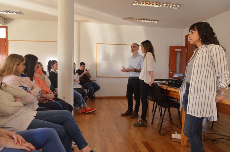 Alumnos del colegio República de El Salvador asistieron a una capacitación sobre orientación laboral