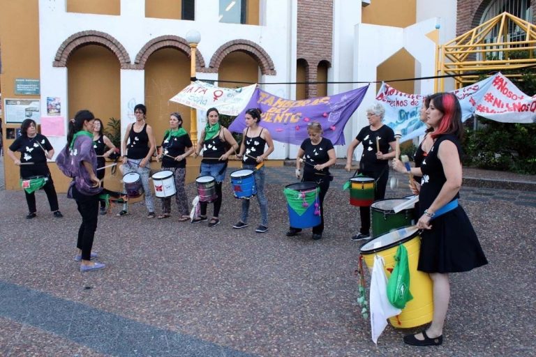 “Basta de violencia”: La Asamblea de Mujeres de General Pico organiza una marcha en la Plaza Seca