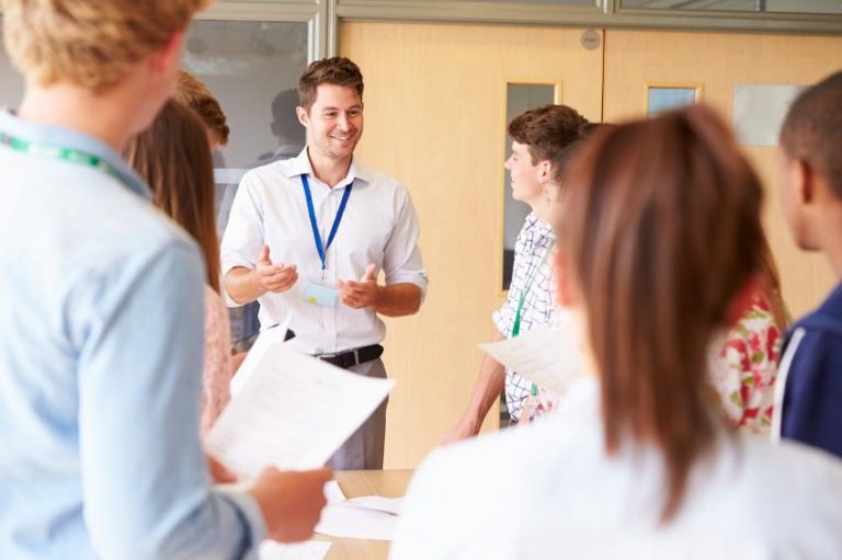 Primer Encuentro entre el Profesorado y la Profesión: “Diálogos entre la Formación Inicial y el Campo Profesional”