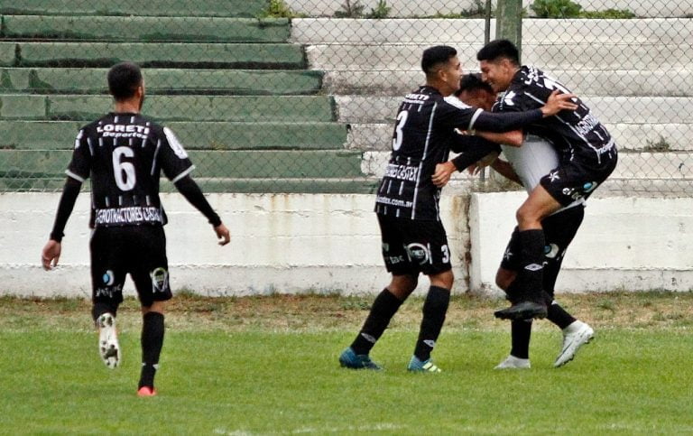 Torneo Provincial: Racing de Castex ganó y enfrentará a Sportivo Independiente en la final