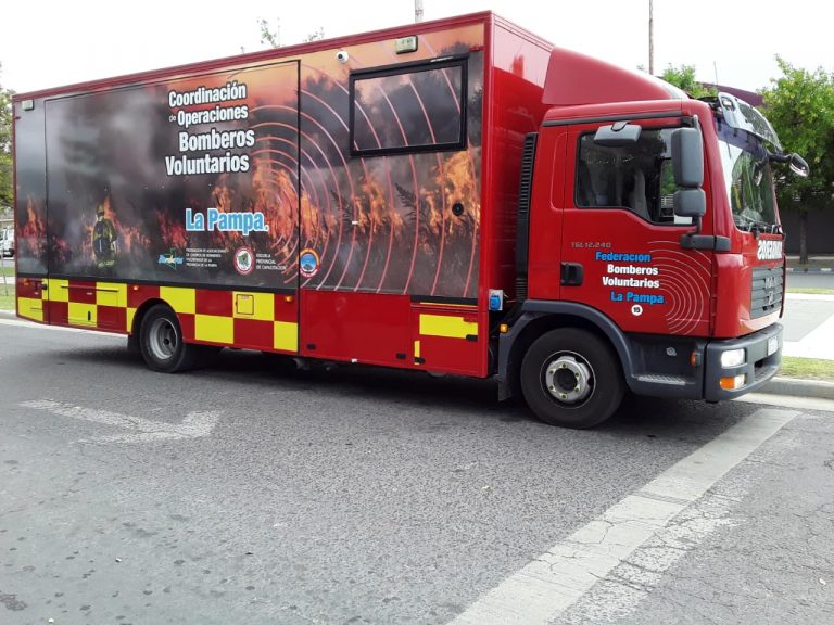 La Federación Pampeana de Bomberos celebró sus 25 años con una impresionante muestra en la Rural de Santa Rosa