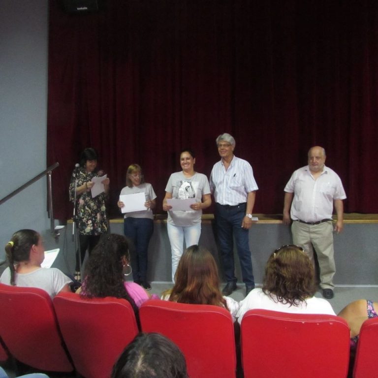 Entregan diplomas a integrantes de organizaciones que se capacitaron en “Economía Popular”