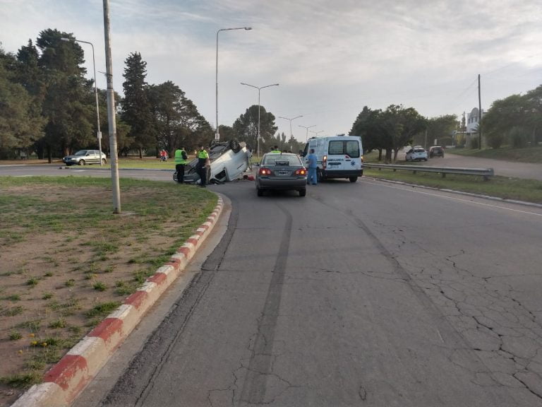Choque y vuelco en Santa Rosa: no se registraron heridos