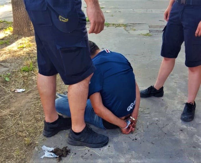Eduardo Castex: Demoran a un sujeto que viajaba en un colectivo y llevaba marihuana