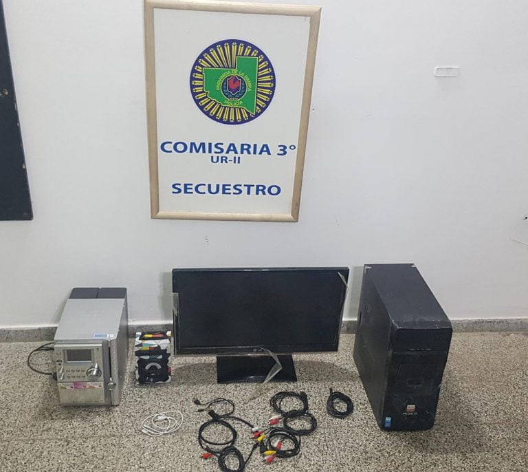 Menor había robado una computadora y la llevaba en una bolsa de consorcio