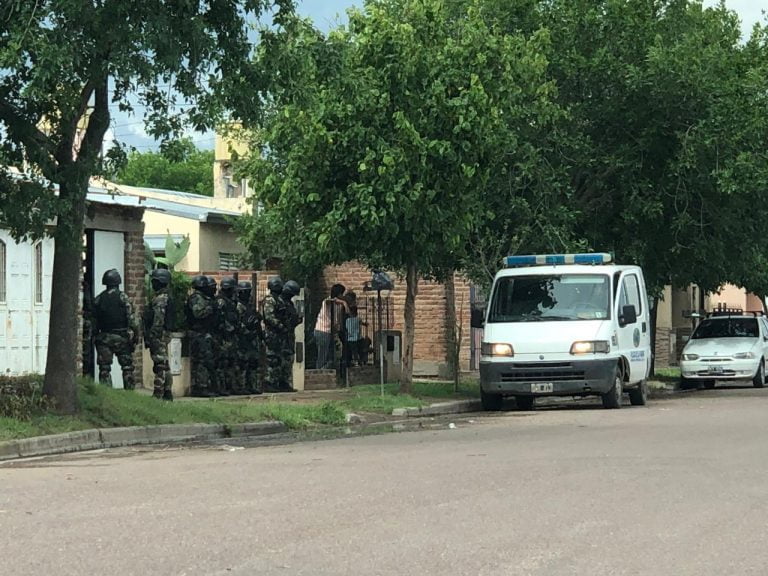 Dos allanamientos en barrio Rucci: El “damnificado” resultó ser el que efectuó los disparos, le secuestraron el revólver y quedó finalmente imputado