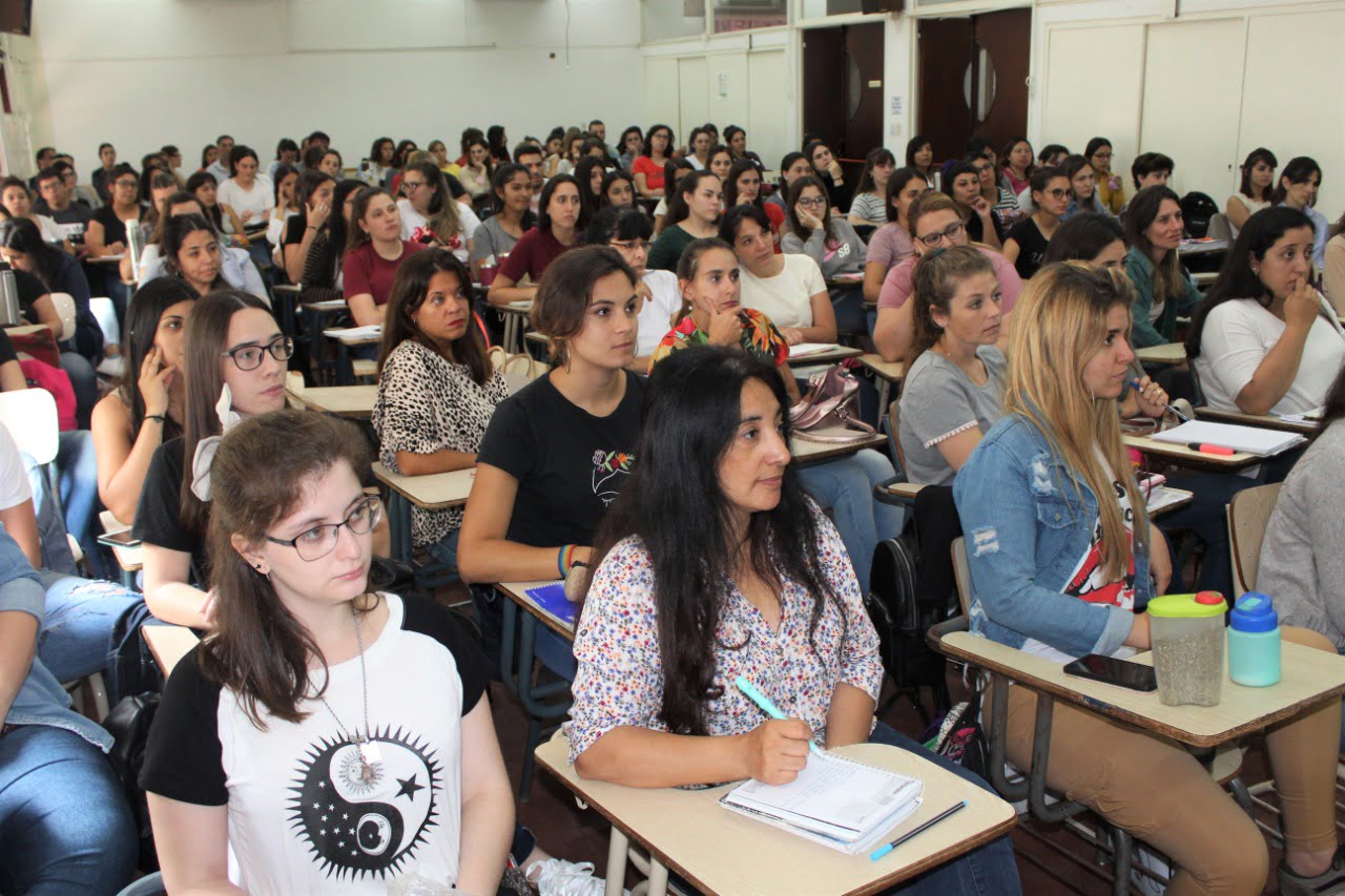 La Facultad de Ciencias Humanas y el Colegio de Psicólogos de La Pampa organizaron el taller “Infancias y Adolescencias en problemas de tiempos complejos”