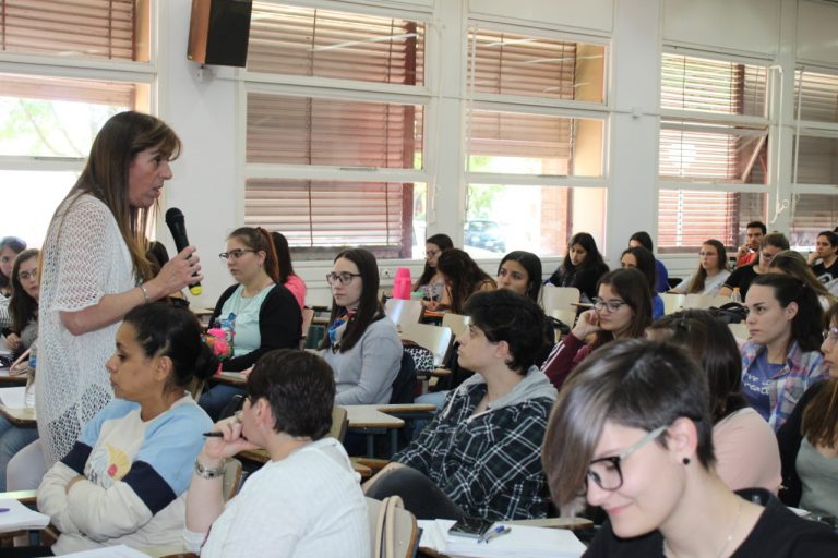 Se llevó a cabo el taller, “Infancias y Adolescencias en problemas en tiempos complejos”, en Humanas