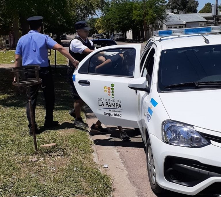 Allanamientos por el robo de una moto en barrio Ranqueles: Dos personas quedaron detenidas