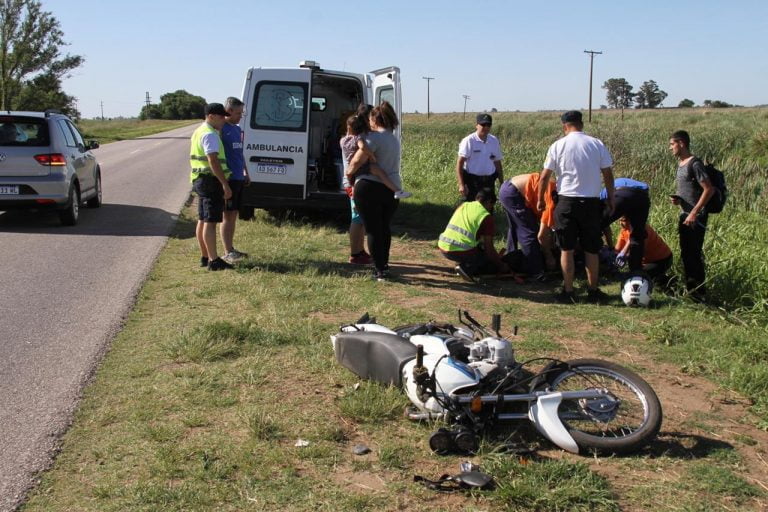 Un motociclista derrapó a 7 kilómetros de General Pico y terminó hospitalizado