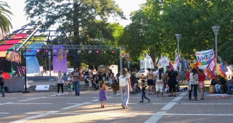 Se realiza la marcha del Orgullo LGBTIQ + y Disidencias en la Plaza San Martín