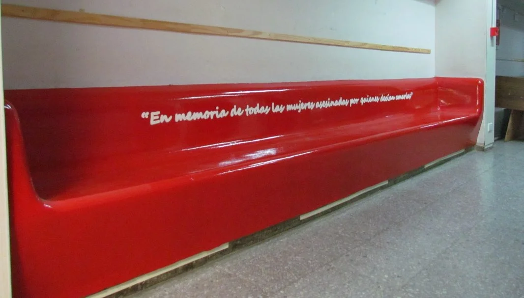 La Universidad de La Pampa se sumó a la “Campaña del Banco Rojo” para concientizar y visibilizar la violencia contra la mujer