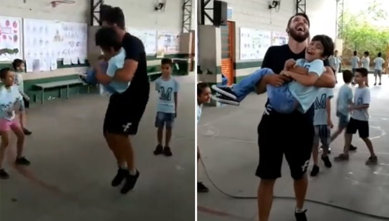 Video Viral que emociona: El nene estaba en silla de ruedas y su profesor lo ayudó a saltar la cuerda en Brasil Video Viral que emociona: El nene estaba en silla de ruedas y su profesor lo ayudó a saltar la cuerda en Brasil