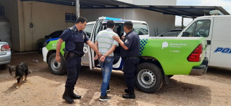Fueron trasladados a América las tres personas que realizaron un raid delictivo y que incluyó un robo de vehículo, un apuñalado y corridas
