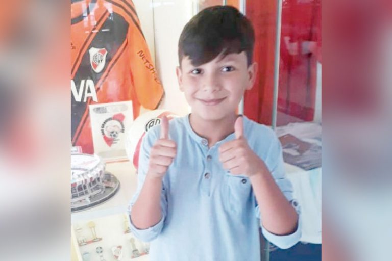 Un niño correntino espera un trasplante de corazón desde hace cuatro años y ahora quieren desalojar a su familia: “Mami, no me dejes morir”