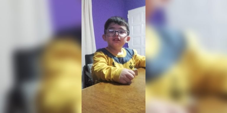 El pequeño Julián Tamame regresó a General Pico luego de realizarse los estudios: “Ha recuperado un punto de su visión que es un gran avance”