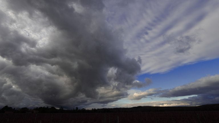 Continúan dos alertas vigentes para La Pampa: Una por “tormentas fuertes” y otra por “vientos intensos con ráfagas”