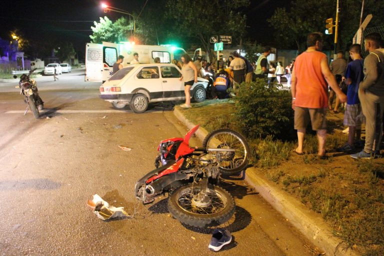El joven de 17 años que quedó debajo de un auto tras chocar en la madrugada aun esta internado