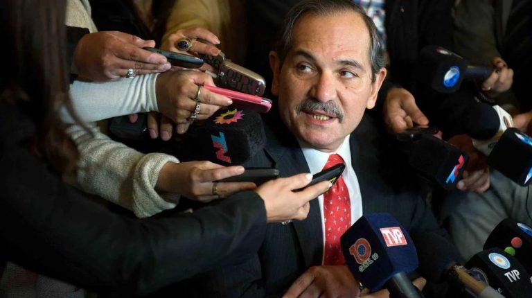 José Alperovich pidió licencia como senador tras la denuncia en su contra por violación