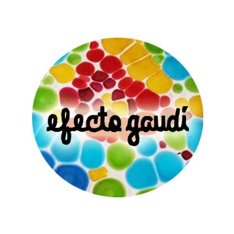 “Arbol navideño con efecto Gaudí”, en Intendente Alvear
