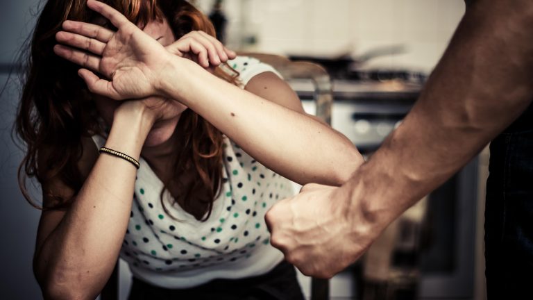 Ocho meses de prisión en suspenso por amenazar y golpear a su ex pareja en Victorica