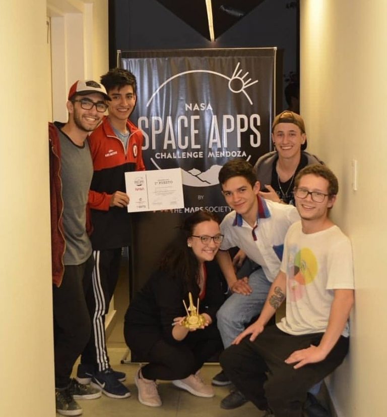 La NASA premió a un grupo de estudiantes mendocinos que crearon un robot que limpia el fondo del océano