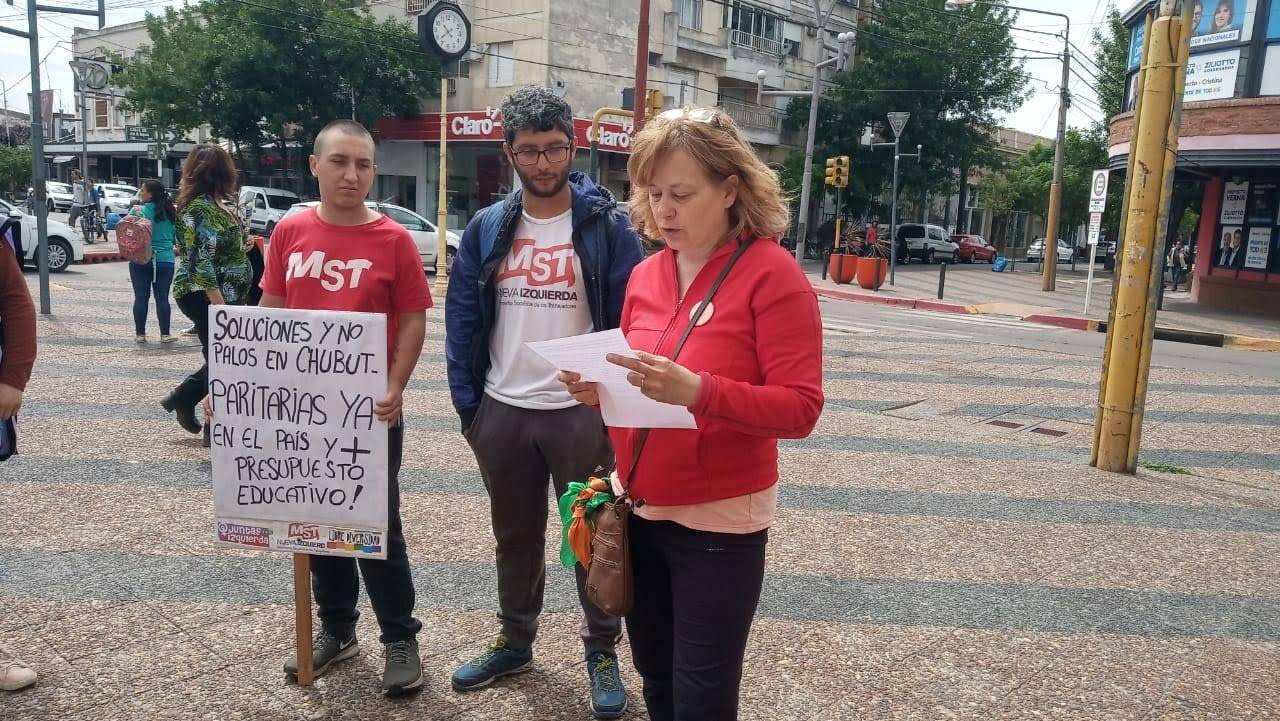 El Partido Obrero se movilizó en la Plaza Seca en apoyo a la lucha de los docentes de Chubut