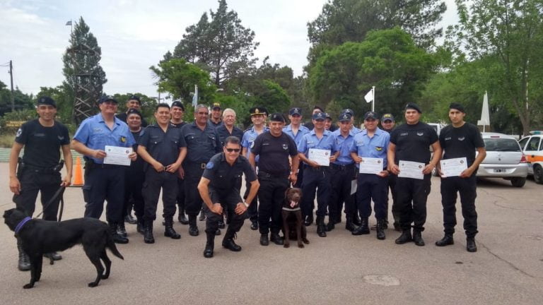 La Policía de La Pampa participó de la Capacitación Operativa en Canes Detectores de Estupefacientes dictada por la Policía Federal Argentina