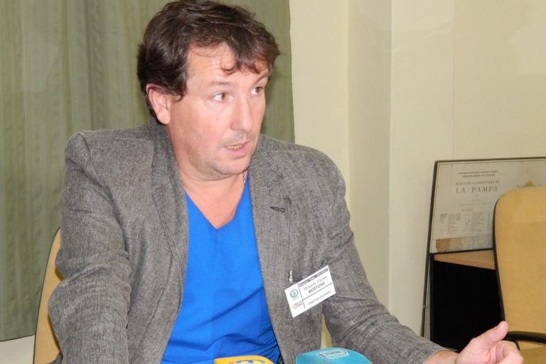 En el Día del Enfermero, te contamos la historia del piquense que llegó a la dirección de un hospital