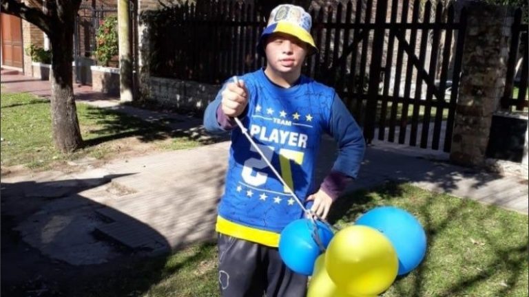 Un joven con síndrome de down fue insultado y atacado a piedrazos por juveniles de Rosario Central