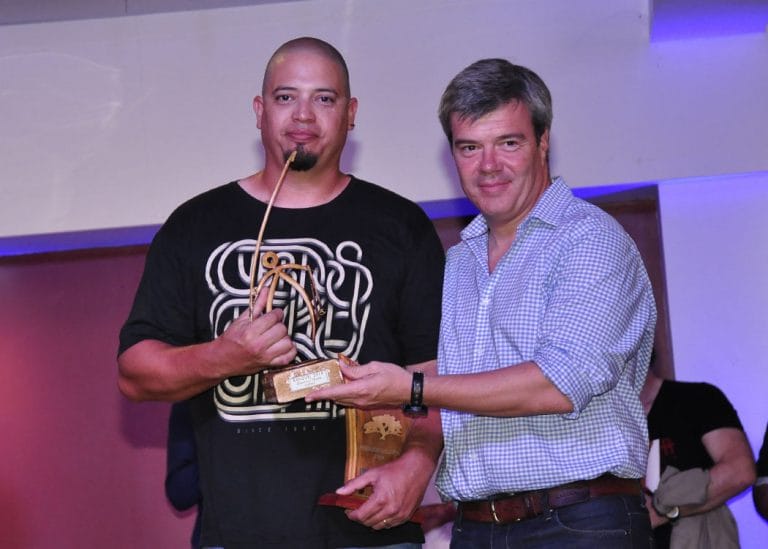 ¡El softbolista Huemul Mata obtuvo el Caldén de Oro!