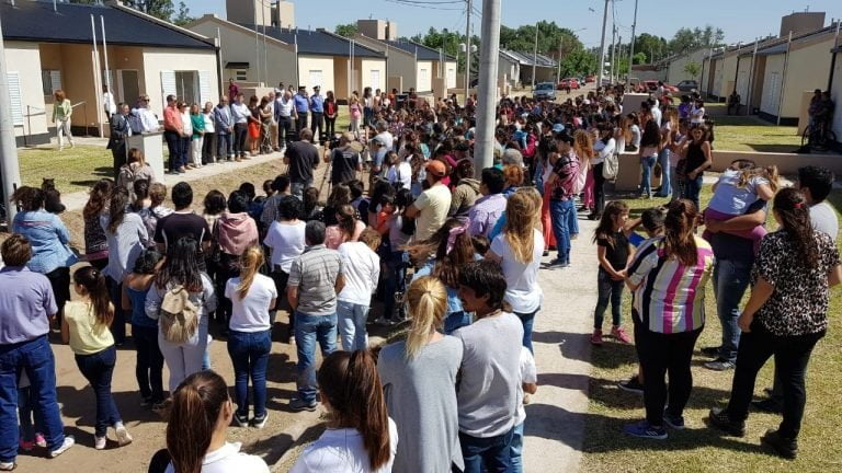 Entregaron 44 viviendas en Intendente Alvear