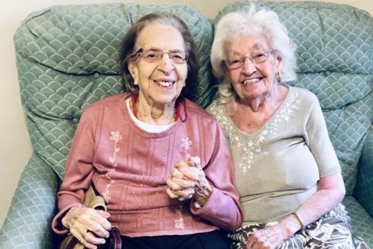 Mejores amigas para toda la vida: Se conocieron en 1941 y se acaban de mudar juntas a un geriátrico