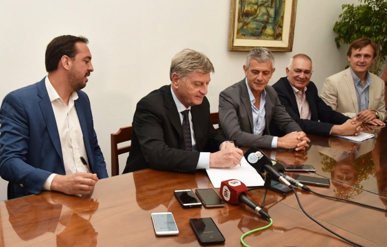 El gobernador Sergio Ziliotto y el intendente Luciano di Nápoli firmaron un convenio por la Emergencia Sanitaria de Santa Rosa