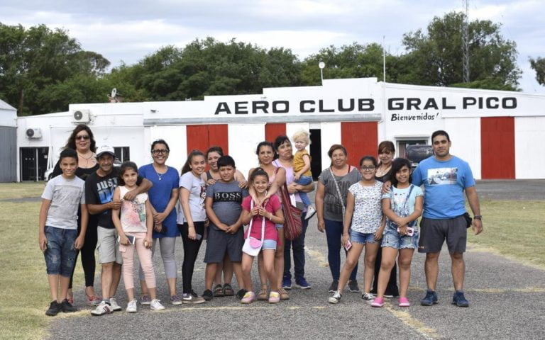 El Aero Club de General Pico regaló vuelos de bautismo a niños que se destacaron por sus valores y su desempeño académico