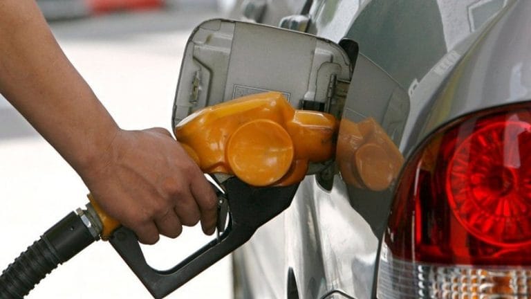Atención: A partir de las 22:00 horas y hasta las 06:00 de mañana, no se expenderá combustible en las estaciones de servicio