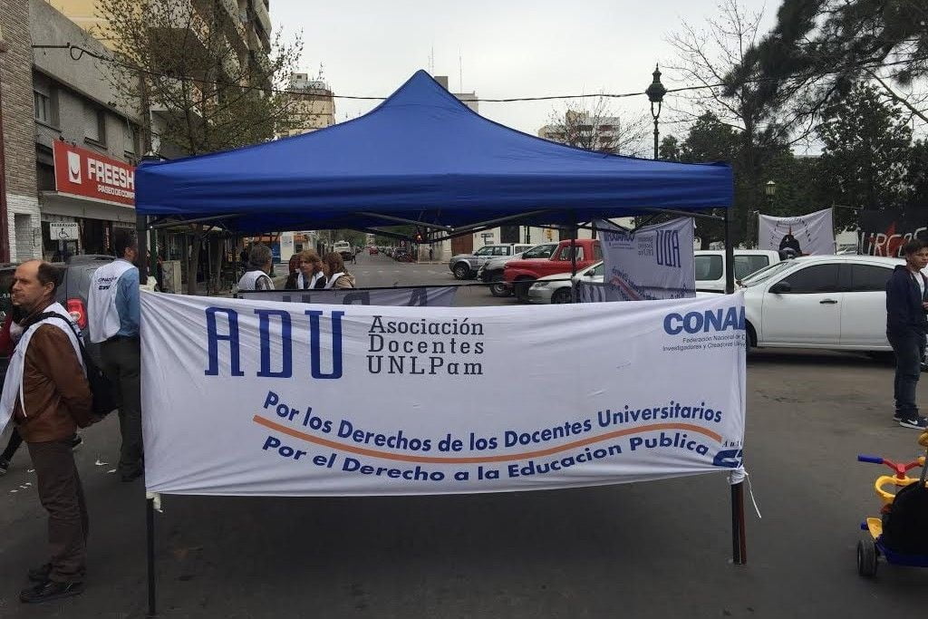 Paro de docentes universitarios convocado por CONADU Histórica del 27 de marzo al 1 de abril