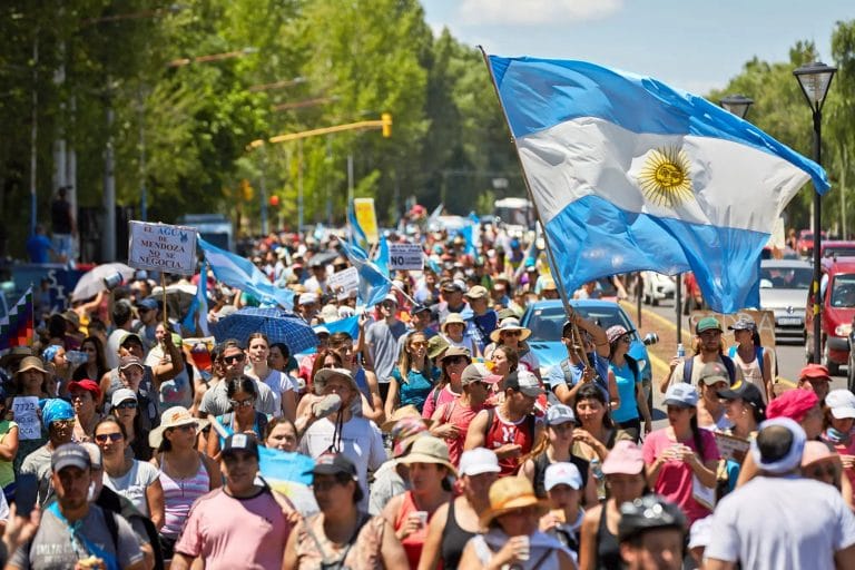 Un pueblo pampeano se sumó a Mendoza y reclamó contra la ley minera que habilita el uso de cianuro