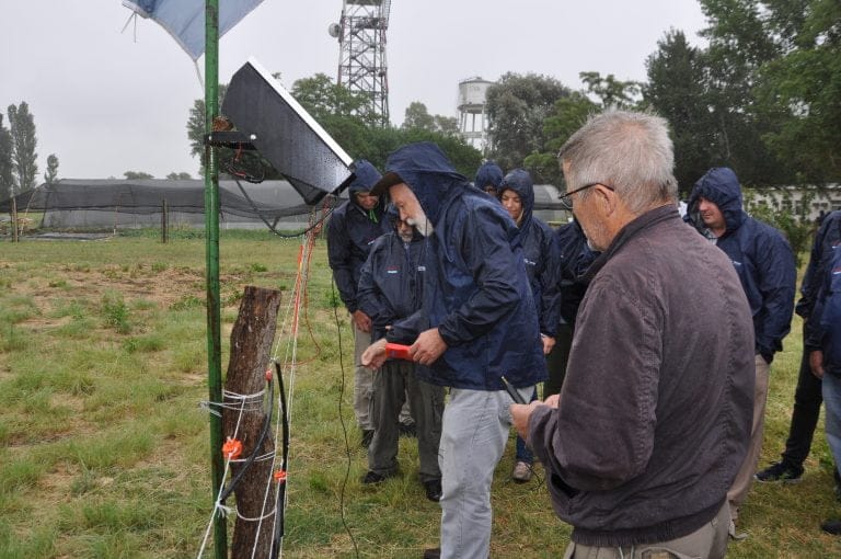 Capacitaron a técnicos y entregarán boyeros eléctricos a 127 pequeños productores pampeanos