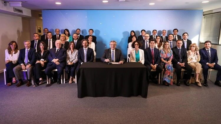 Alberto Fernández presenta su Gabinete: “Refleja la unidad sobre la que se construyó el Frente de Todos”