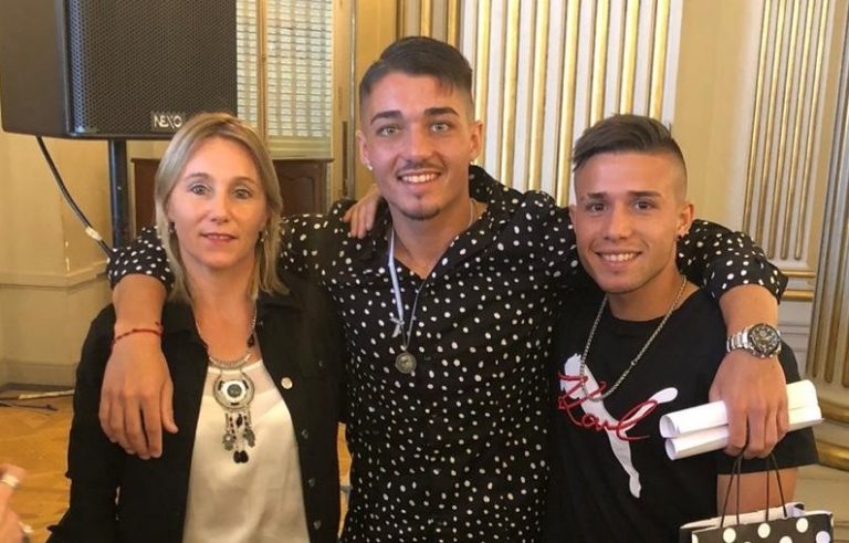¡Muy bien, 10!: El piquense Matías Palacios terminó el Secundario y recibió hoy su diploma de egresado