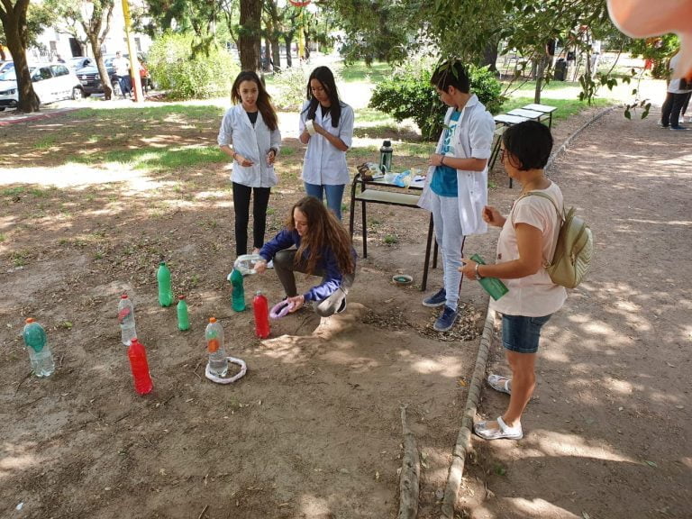 Alumnos de la Escuela Nuestra Señora de Luján y personal de salud, realizaron una jornada interdisciplinaria